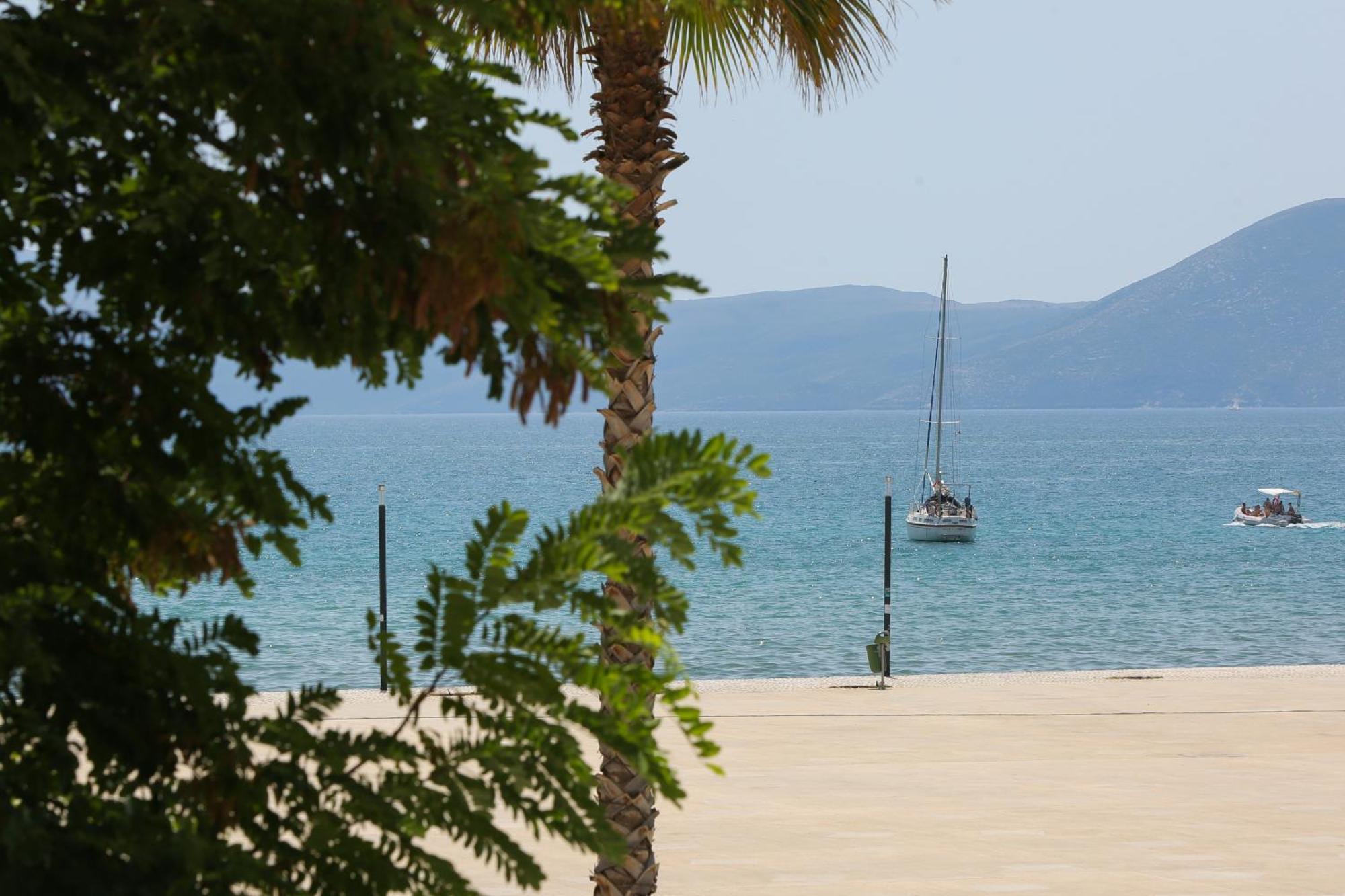 Hotel Brooklyn Vlorë Exteriör bild