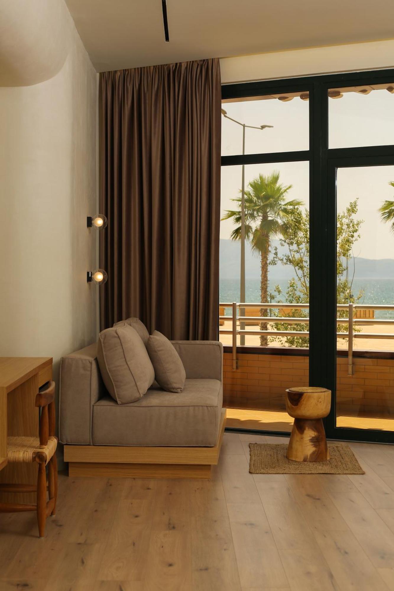 Hotel Brooklyn Vlorë Exteriör bild