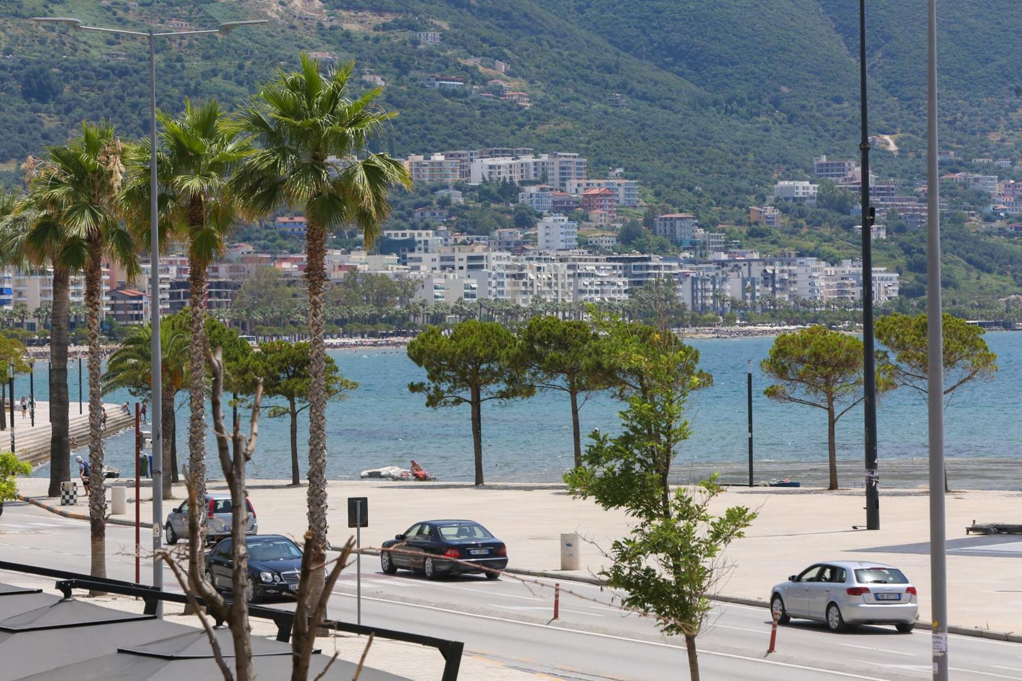 Hotel Brooklyn Vlorë Exteriör bild