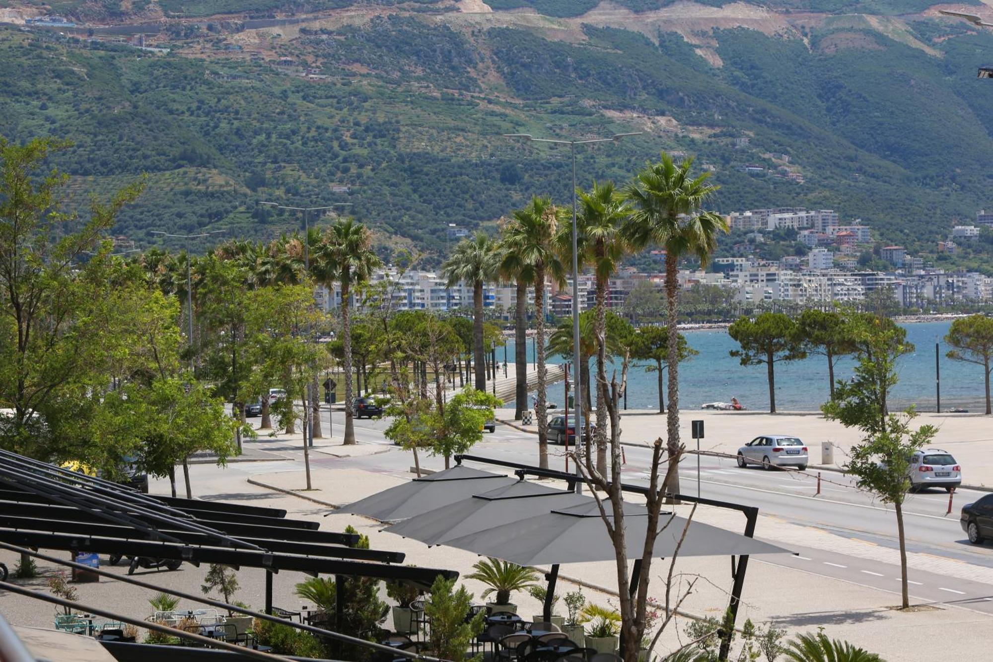 Hotel Brooklyn Vlorë Exteriör bild