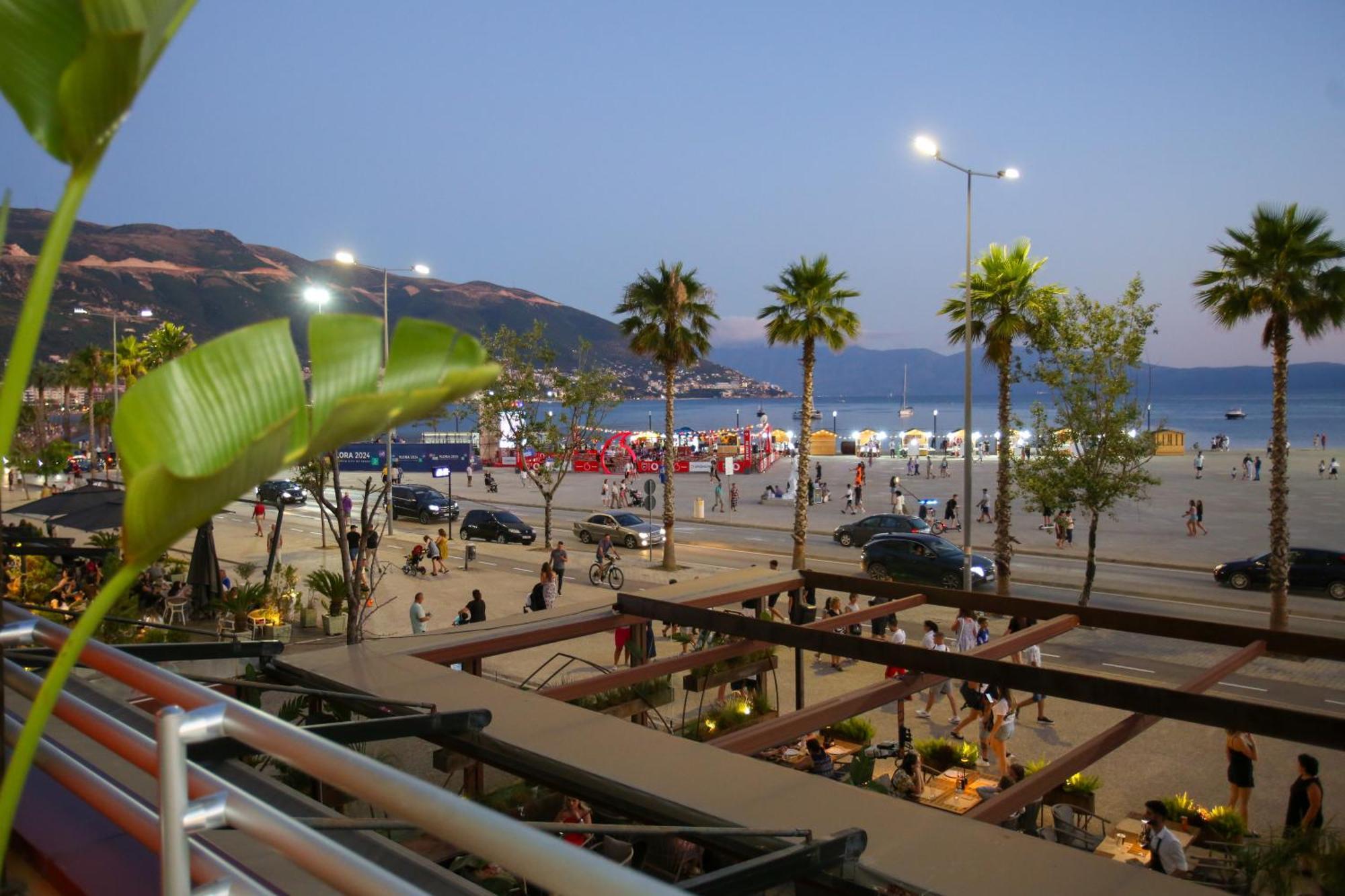Hotel Brooklyn Vlorë Exteriör bild