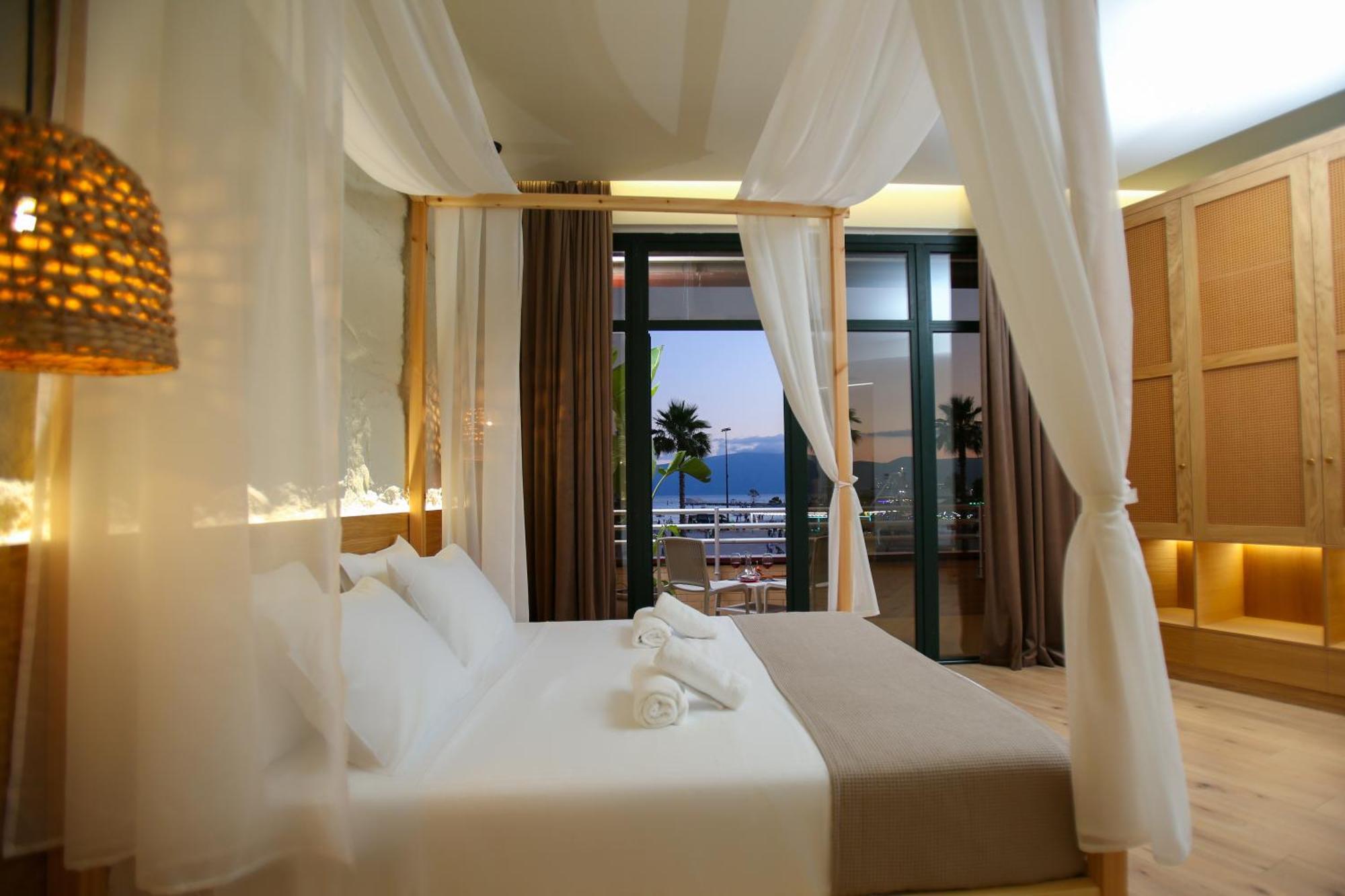 Hotel Brooklyn Vlorë Exteriör bild