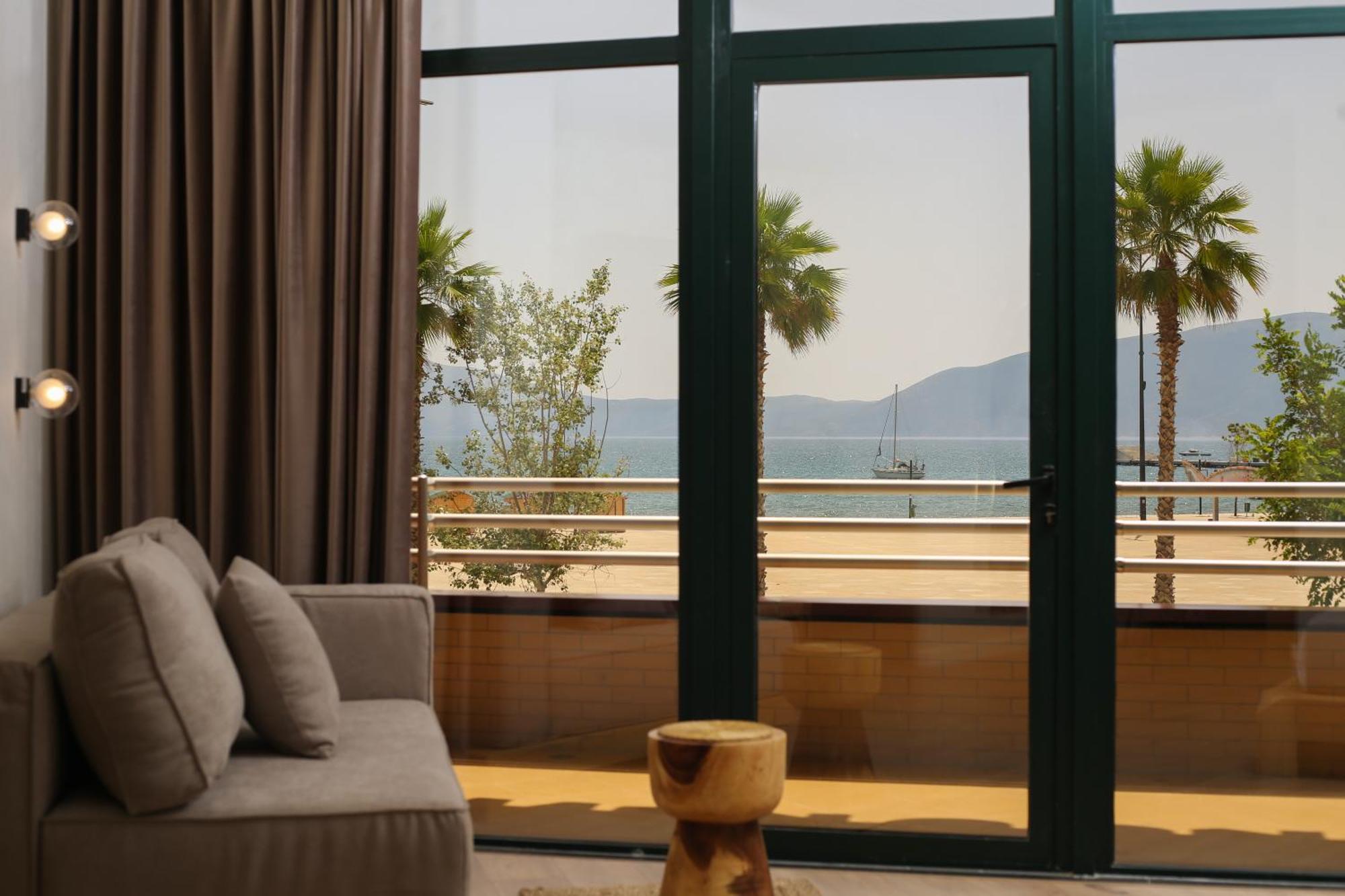 Hotel Brooklyn Vlorë Exteriör bild