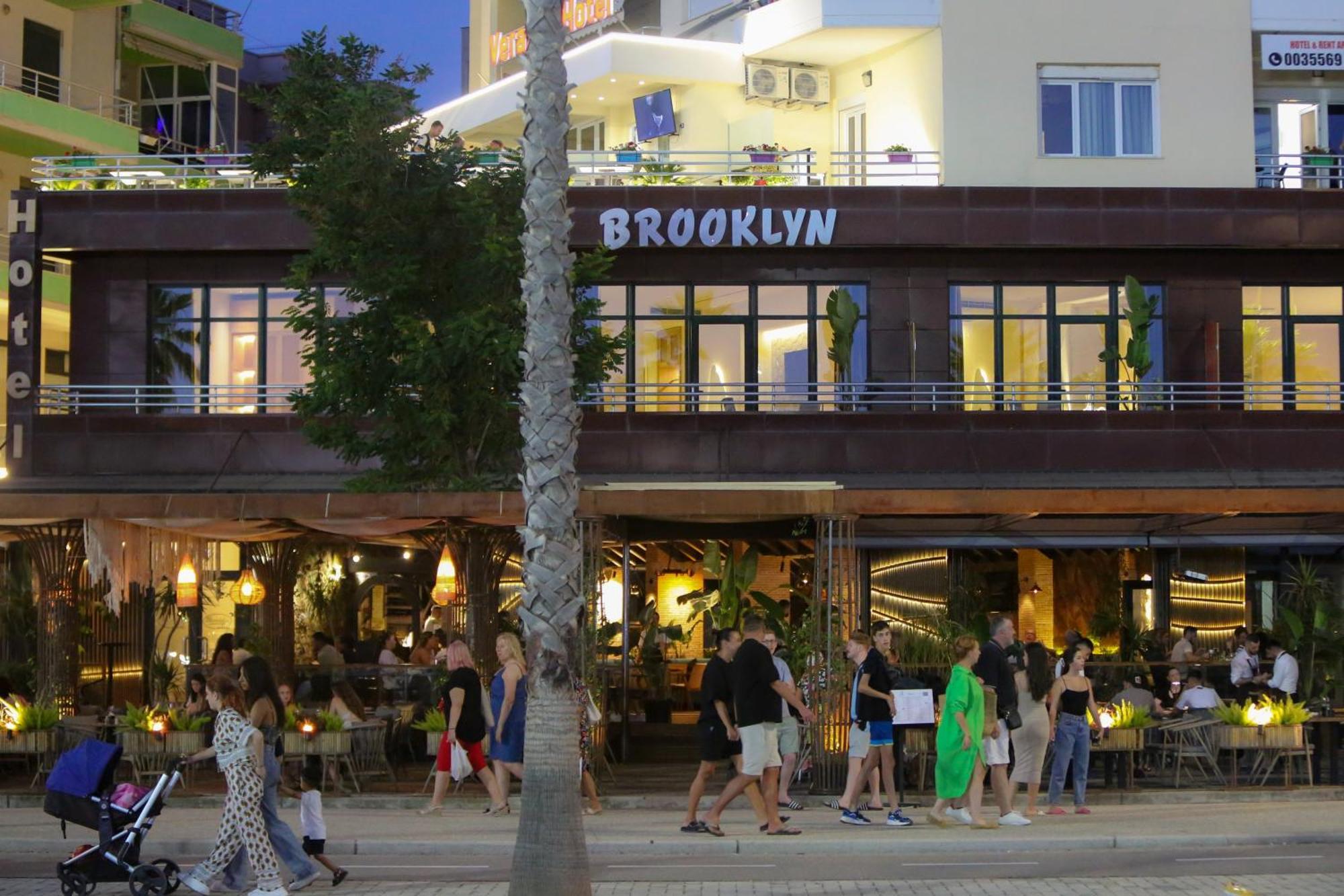 Hotel Brooklyn Vlorë Exteriör bild